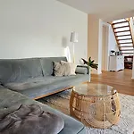 Stadtwohnung 110qm Mit Dachterrasse Ueber Zwei Etagen Διαμέρισμα