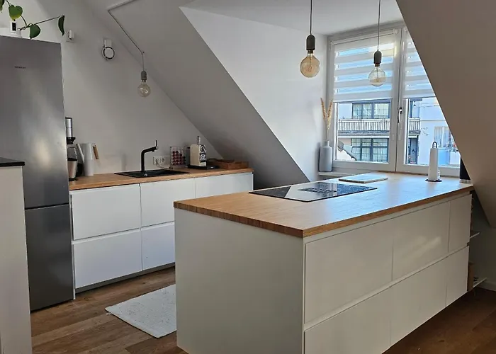 Stadtwohnung 110qm Mit Dachterrasse Ueber Zwei Etagen شقة